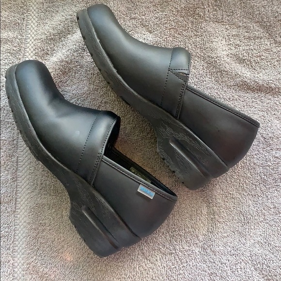 Clogs - Picture 3 of 5